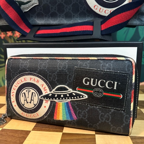 GUCCI🐅LIMITED EDITION GG Supreme Night Courrier TOTE WALLET & BAG CHARM! - Picture 8 of 17